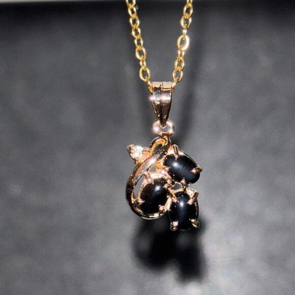 Vintage ONYX Pendant Necklace, Dolphin Ore 18K Gold Electroplate - Picture 6 of 6